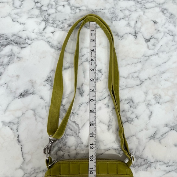 lug skipper crossbody RFID shoulder quilted green apple travel bag lightweight - Picture 9 of 11